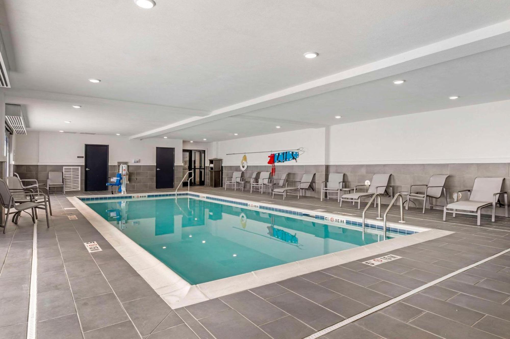 Comfort Inn & Suites Clarksville - Louisville North エクステリア 写真