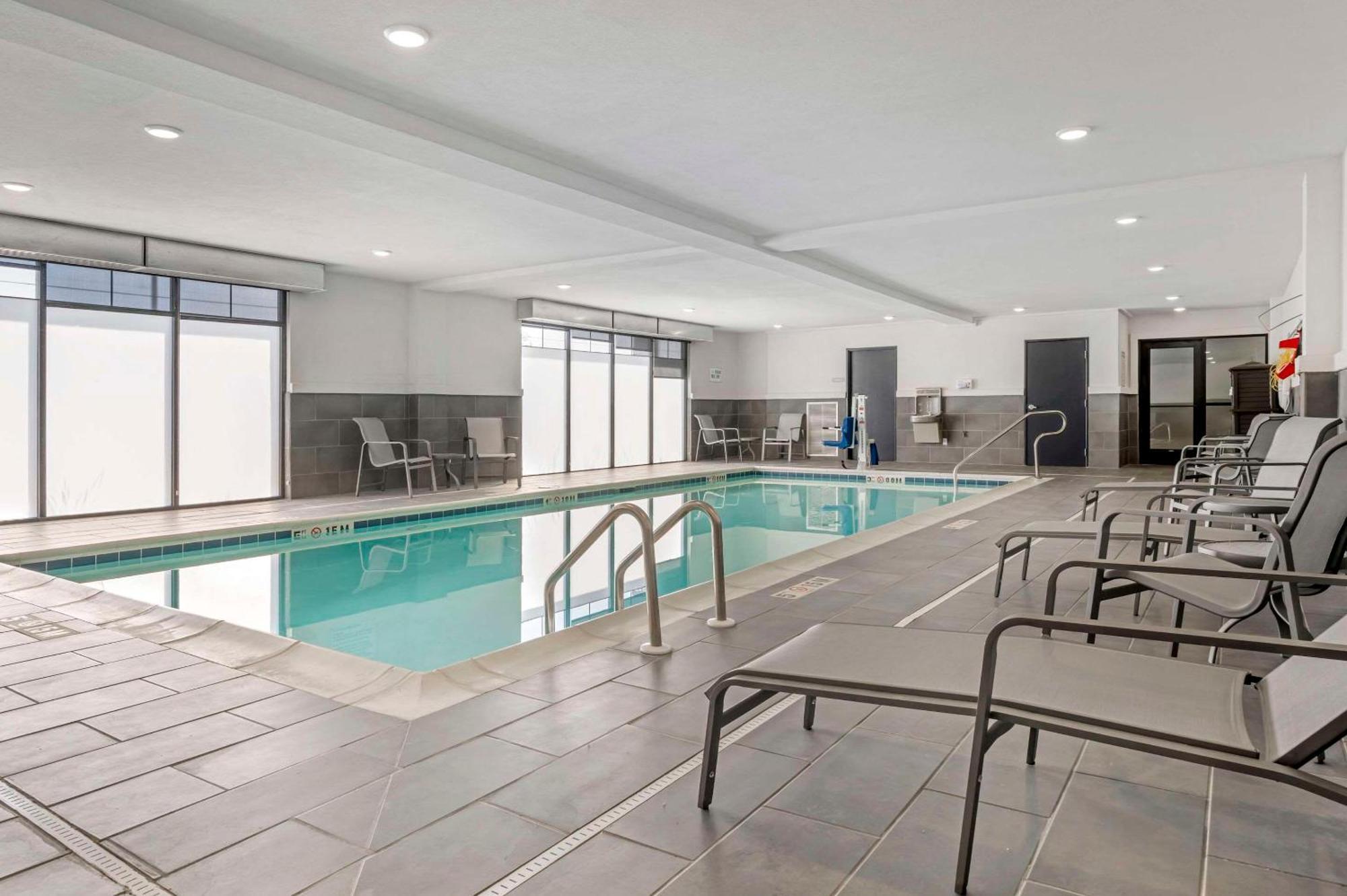 Comfort Inn & Suites Clarksville - Louisville North エクステリア 写真